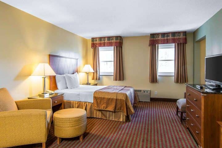 Room 8 of 16