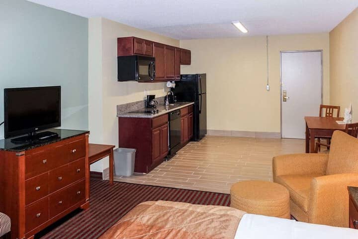 Room 6 of 16
