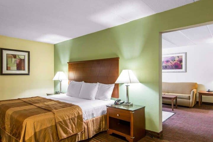 Room 14 of 16