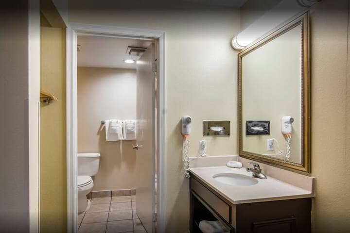 Room 15 of 16