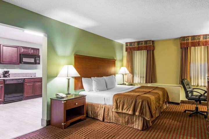 Room 7 of 16